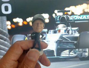 Racing figurine mercedes